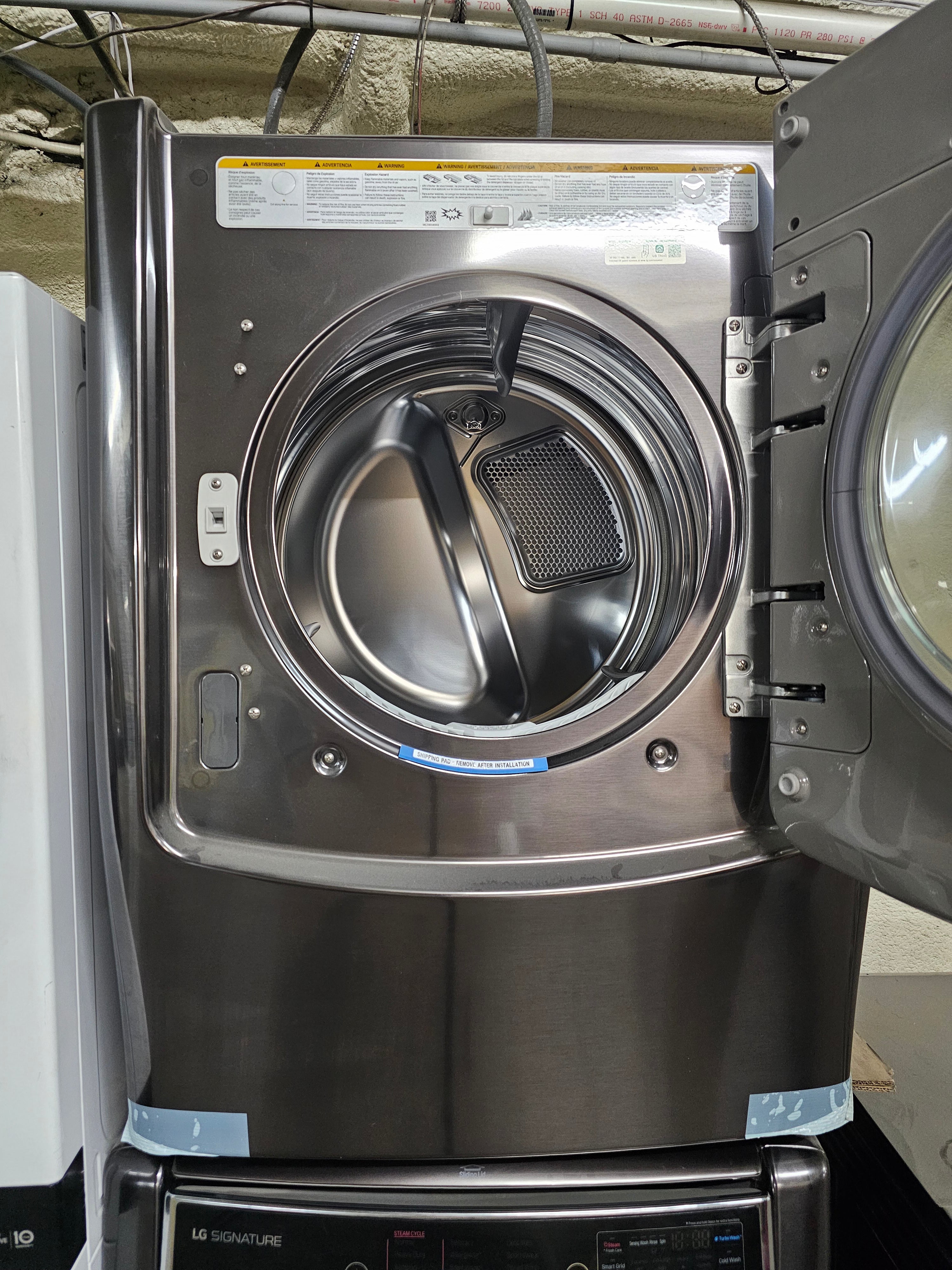 LG - SIGNATURE 9.0 Cu. Ft. Smart Gas Dryer with Steam and Sensor Dry - Black stainless steel